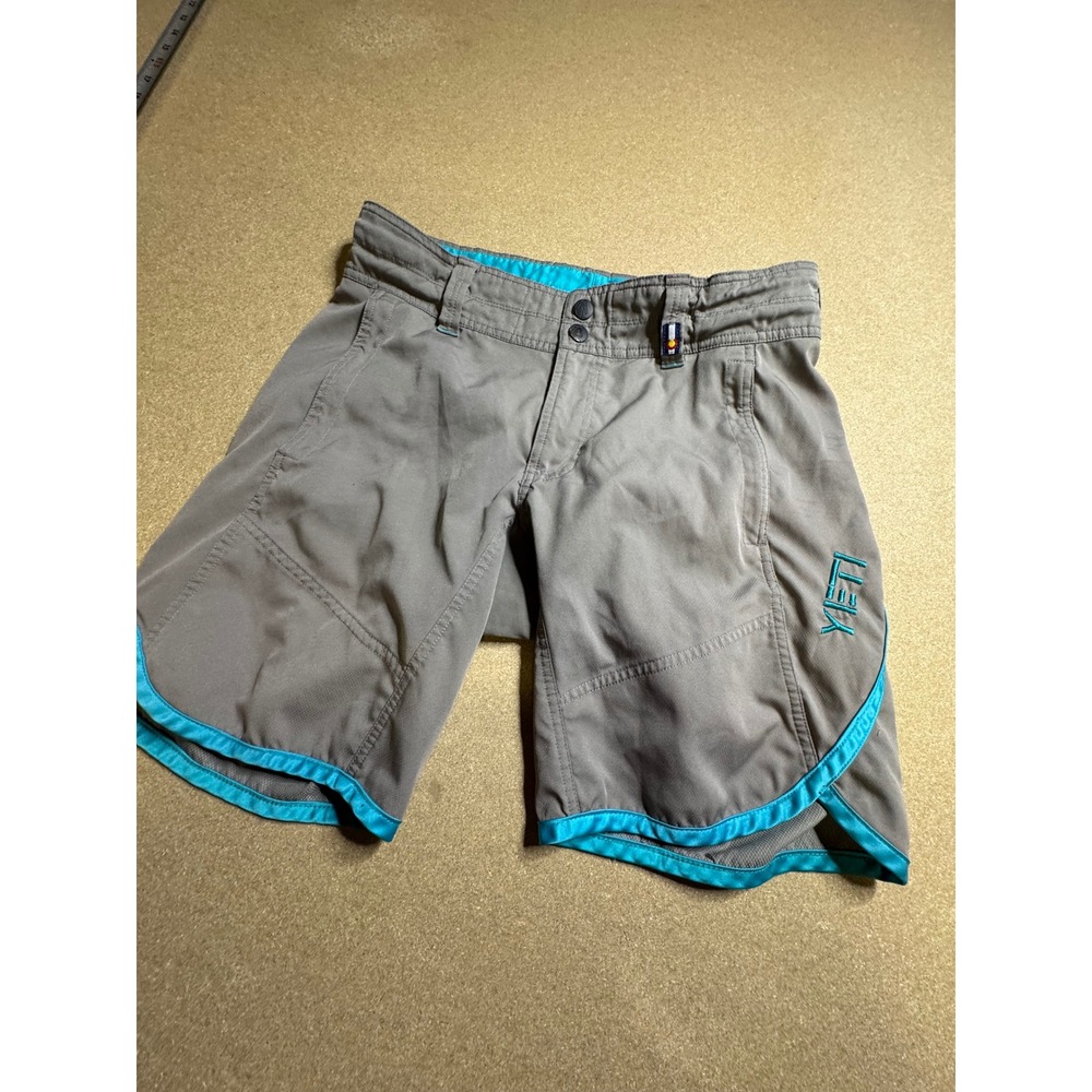 Yeti Cycles Mountain Bike Shorts Men 30 Gray Teal MTB Ride Driven Cycling Padded